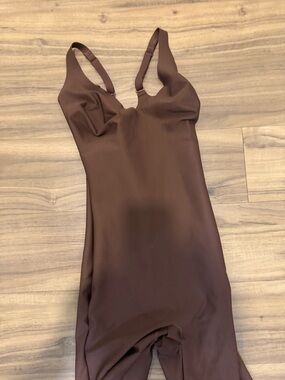 SKIMS plunge bodysuit shapewear extra firm